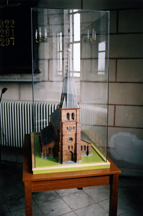 Modell av Hyby nya kyrka.