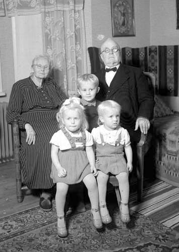 Sven Olin m. Fru, Gerhard o Pauls barn Hammar.