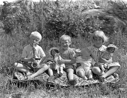 Lisa och Fredrik Janssons barn Kurt, Greta, Rag...