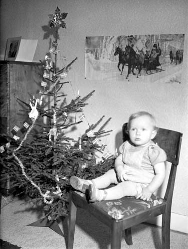 Kurt Nilsson pojken v. julgran Värestorp.