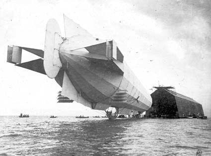 Zeppelins första luftskeppshall.