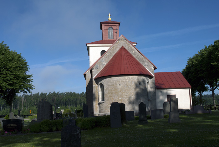 Absiden på Norra Strö kyrka. 2010-06-28.