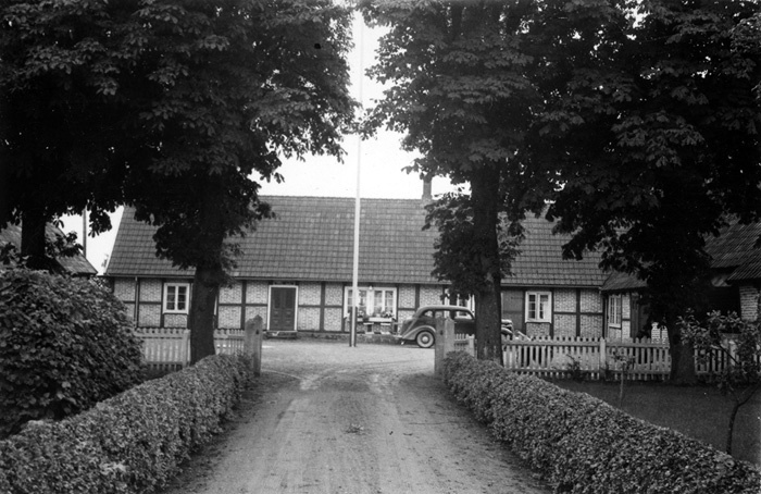 Glimminge 1. Bondgård byggd 1853. Ägare 1952 va...
