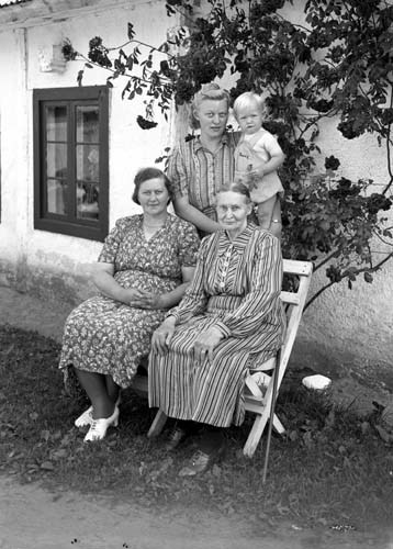 4 generationer Olof Nilsson Svenstorp Röetved.