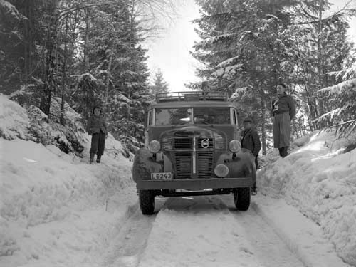 Lastbil i snö Mjönäs.