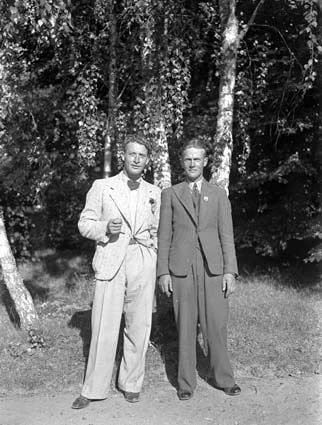 Ragnar och Gottfrid Karlsson, Arkelstorp i parken.