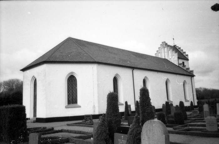 Fjärestads kyrka, norra fasaden.