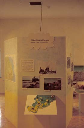 Fotoserie av utställning på Upplands museum, By...