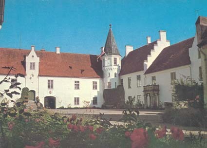 Bosjökloster, Borggården. 