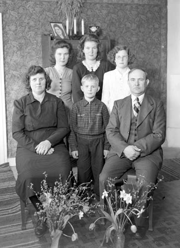 Ture Månsson m. familj Karsta Lyckedal.