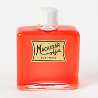KrM 168/73 58 - Flaska med Macassarolja