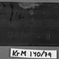 KrM 140/79 - Skylt