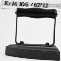 KrM 106/67 12 - Pressjärn