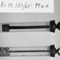 KrM 183/69 99a-b - Injektionsspruta