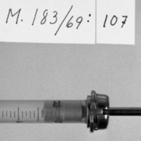 KrM 183/69 107 - Injektionsspruta