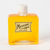 KrM 168/73 57 - Flaska med Macassarolja