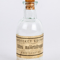 KrM 65/83 82 - Flaska i glas från Apoteket Kronan