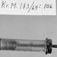 KrM 183/69 106 - Injektionsspruta