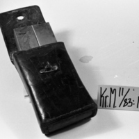 KrM 11/83 1 - Batteriväska