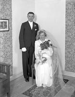 Gösta Ekvall Värestorp brudparet stående.