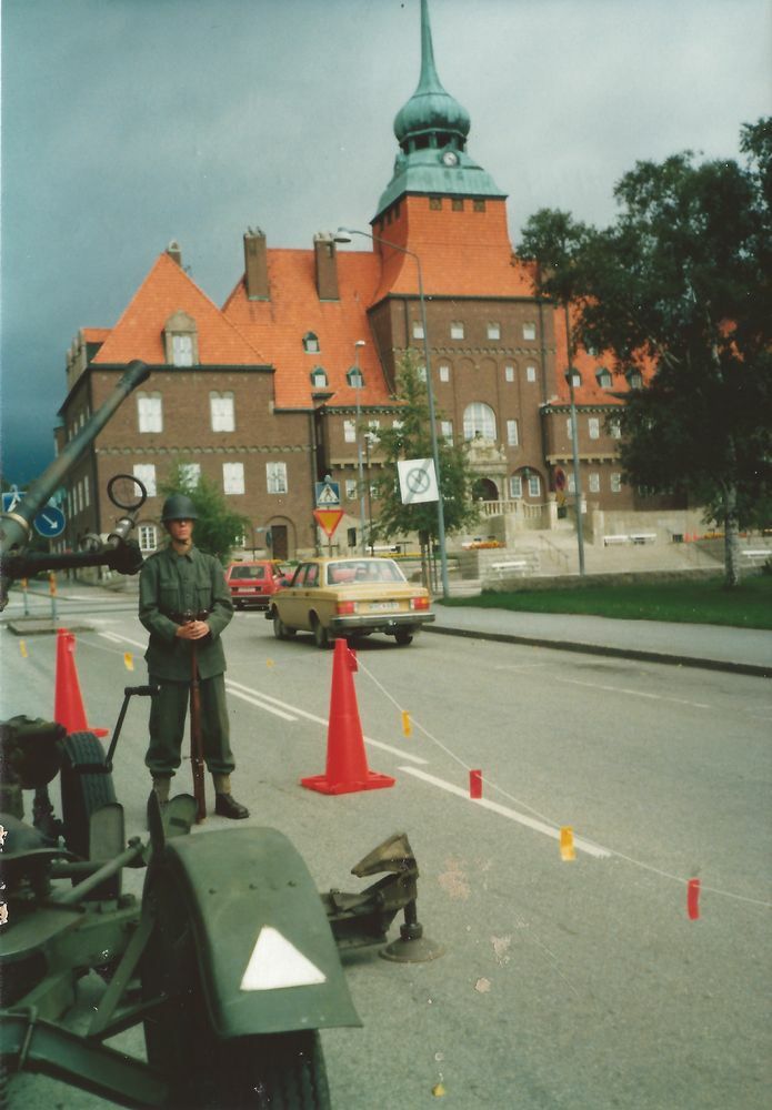 23.8.1980.utanför Stadsmuséet. Luftvärnskanon f...