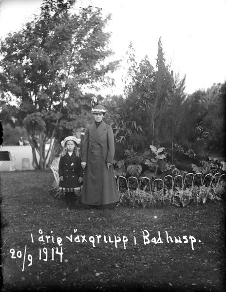 Lilly och mamma i Badhusparken