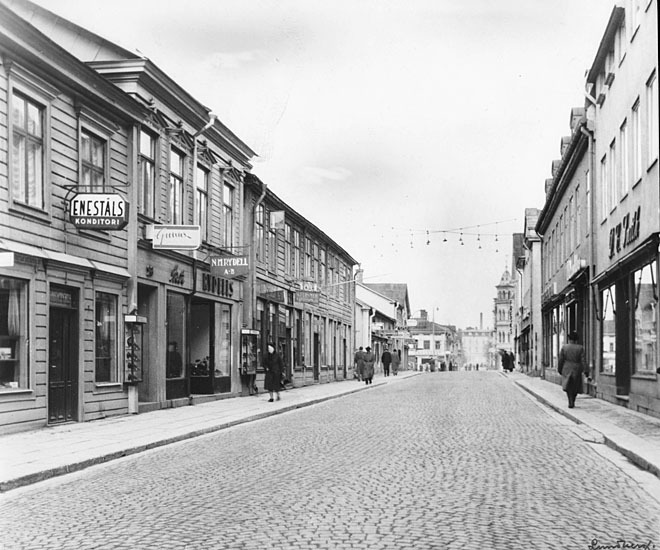 Storgatan norrut cirka 1940. Närmast till höger...