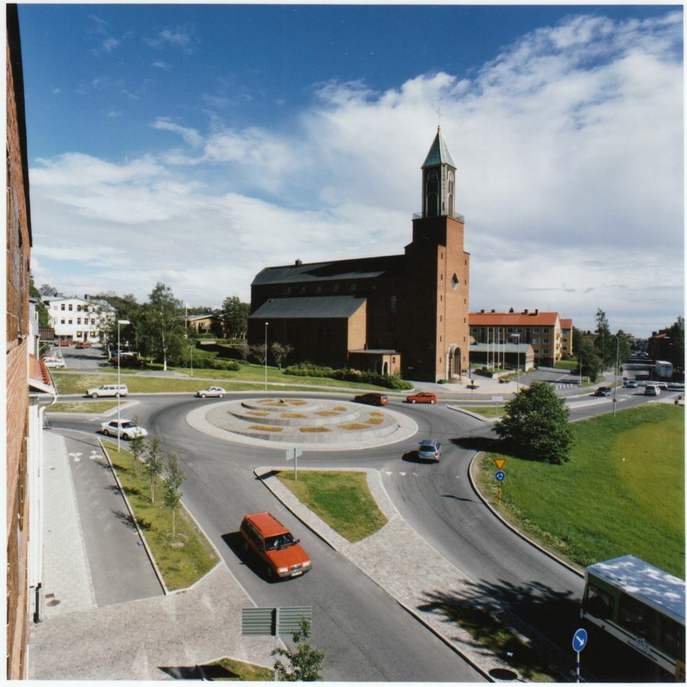 Östersund år 2000 -  Stora kyrkan, rondellen