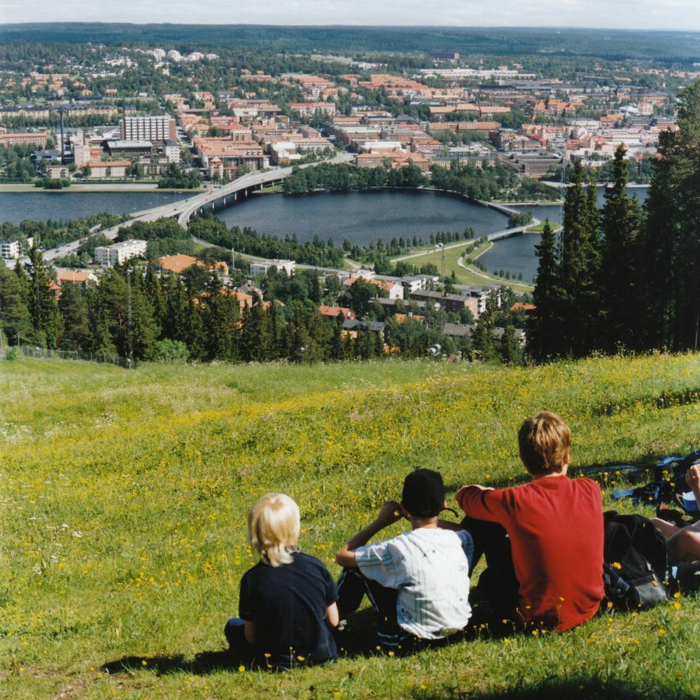 Utsikt från slalombacken och Östberget mot Öste...