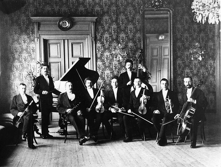 Amatörkapellet grundat 1889 av musikdir P. Engl...