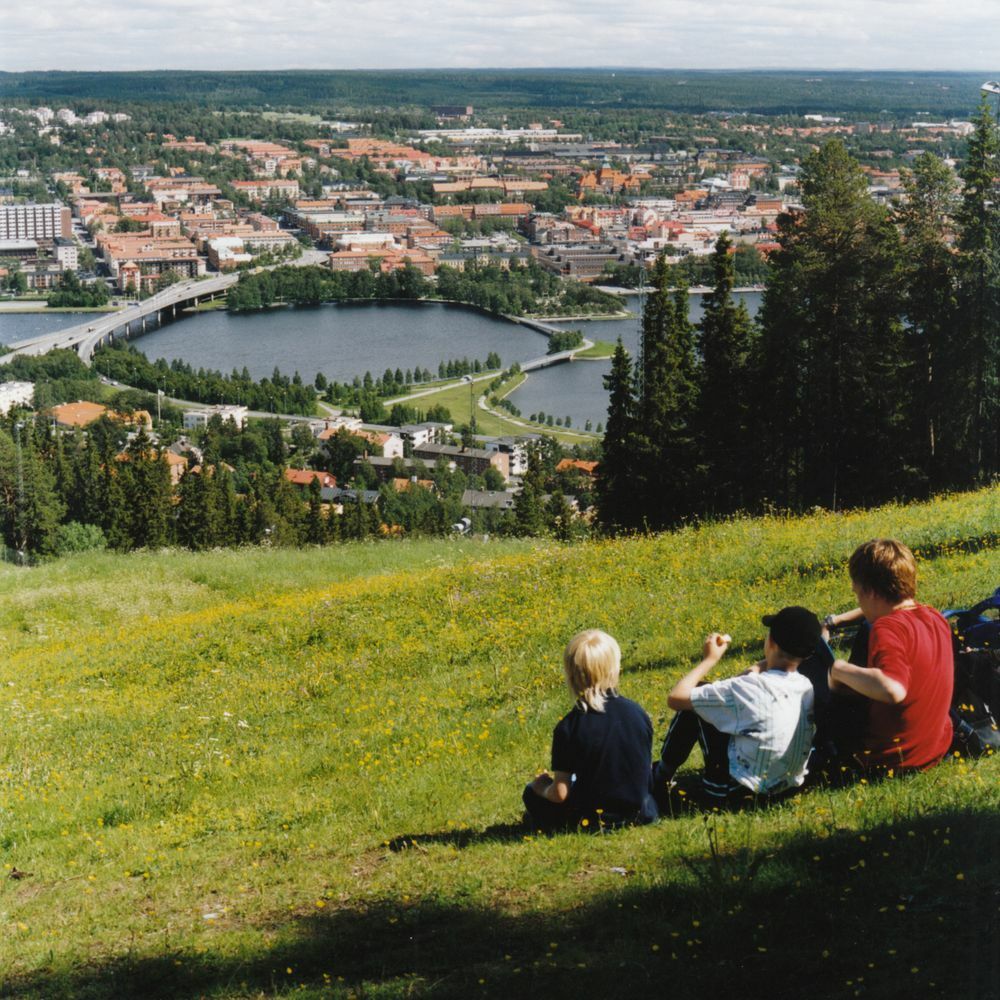 Utsikt från slalombacken och Östberget mot Öste...