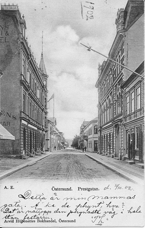 Prästgatan söderut från Stortorget. T.h. Kv. Bu...