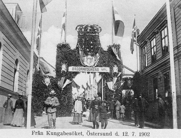 Blomsterport från kungabesöket i Östersund 1902...