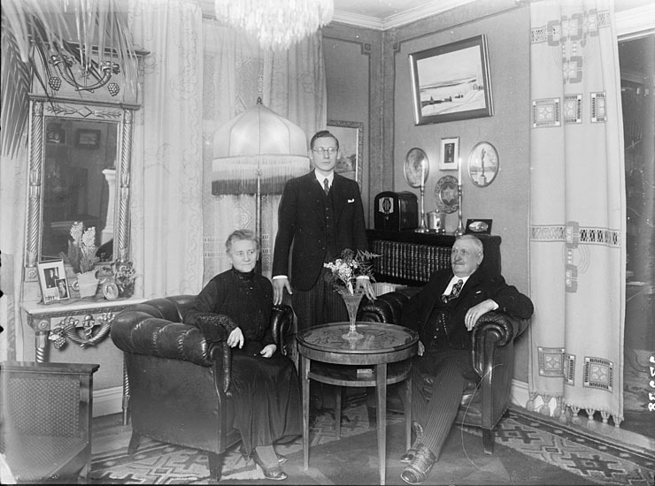 Sjökapt. J.A. Pettersson med fru och son.