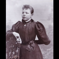 FGÖ 18957 - Ung kvinna