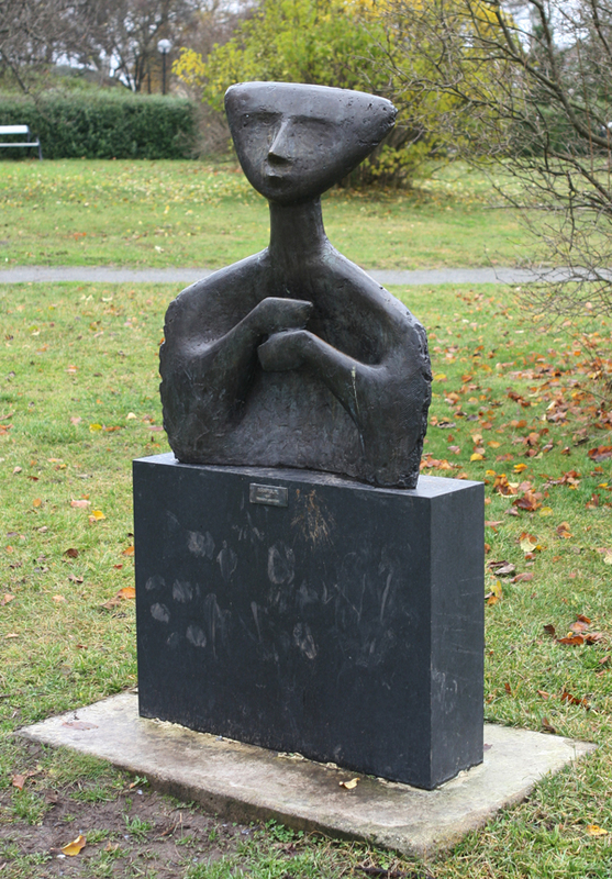 Månfigur placerades 2006 i Frösundaparken. Tidi...