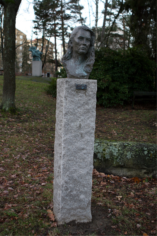 Maria Wine i brons, 2004. Konstnären är Britt-M...