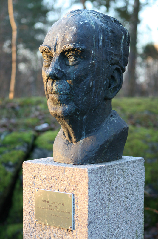 Artur Lundkvist  porträtt i brons, 1993. Konstn...