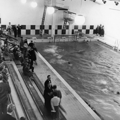 Solb 1978 97 107 - Invigning av simhallen