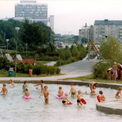 Solb 1999 16 26 - Plaskdamm vid Skytteholmsparken