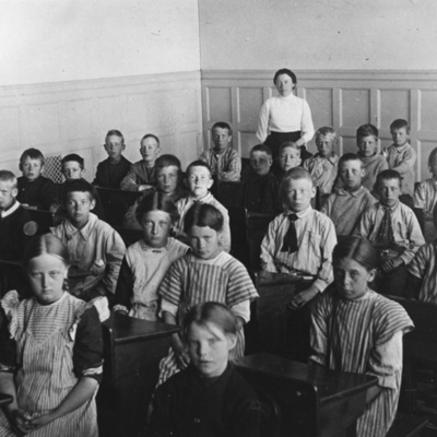 Solb 1978 22 7 - Klassrum i Huvudsta folkskola, omkring 1913