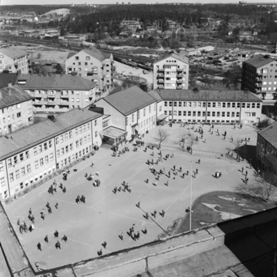 Solb 2012 01 56 - Hagalunds skola och skolgården, 1962