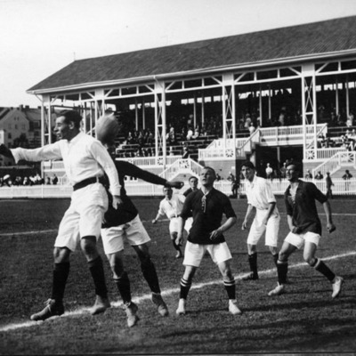 Solb 2012 27 83 - Match på fotbollsstadion vid olympiska spelen 1912