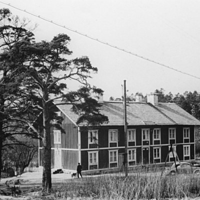 Solb 1999 13 77 - Statarlänga vid Överjärva gård