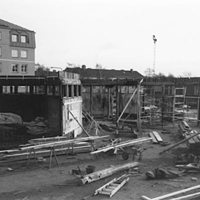 Solb U 1993 1 13 - Hästskostallet i Ritorp demonteras, 1992
