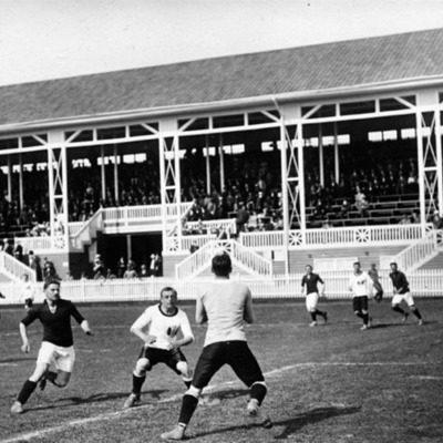 Solb 2012 27 78 - Match på fotbollsstadion vid olympiska spelen 1912