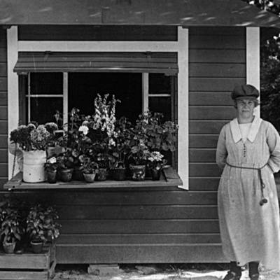 Solb 1984 30 11 - Blomsterkiosk vid Norra kyrkogården