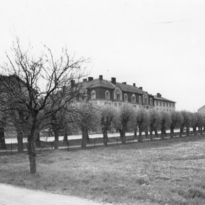 Solb 1978 32 60 - Nederjärvas gårdsallé