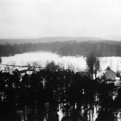 Solb 1988 71 6 - Vy från taket på vattencisternen vid Sveden, 1940-tal