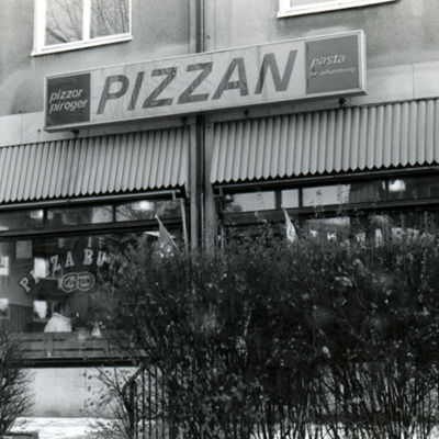 Solb 2019 03 52 - Pizzeria på Råsundavägen 161
